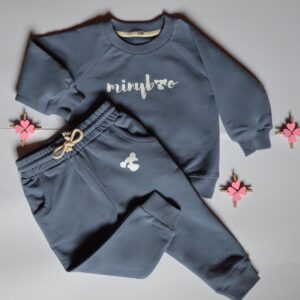 Otroški kompletek modre barve znamke Minyboo